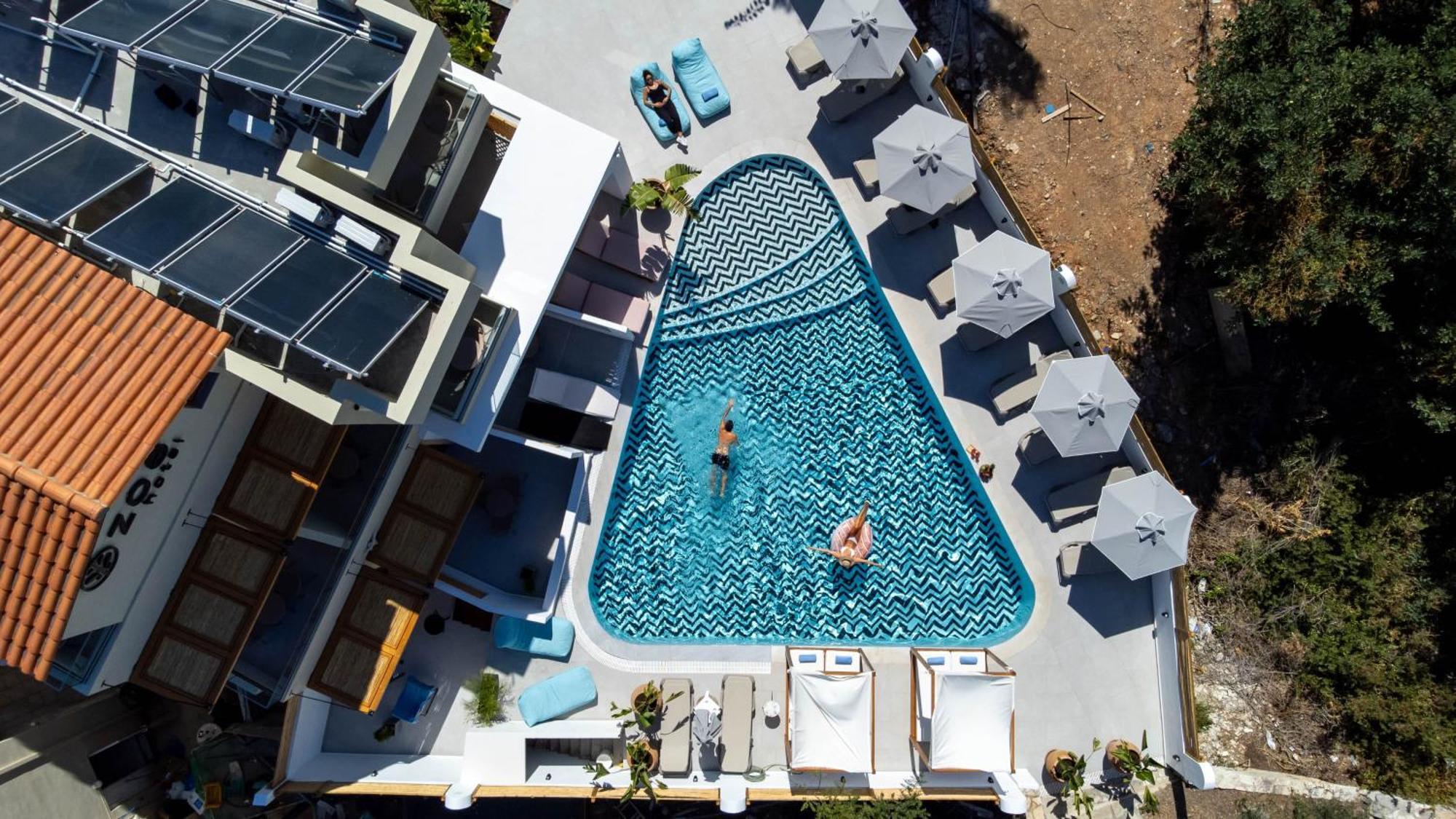 Zoe Hotel 3*
