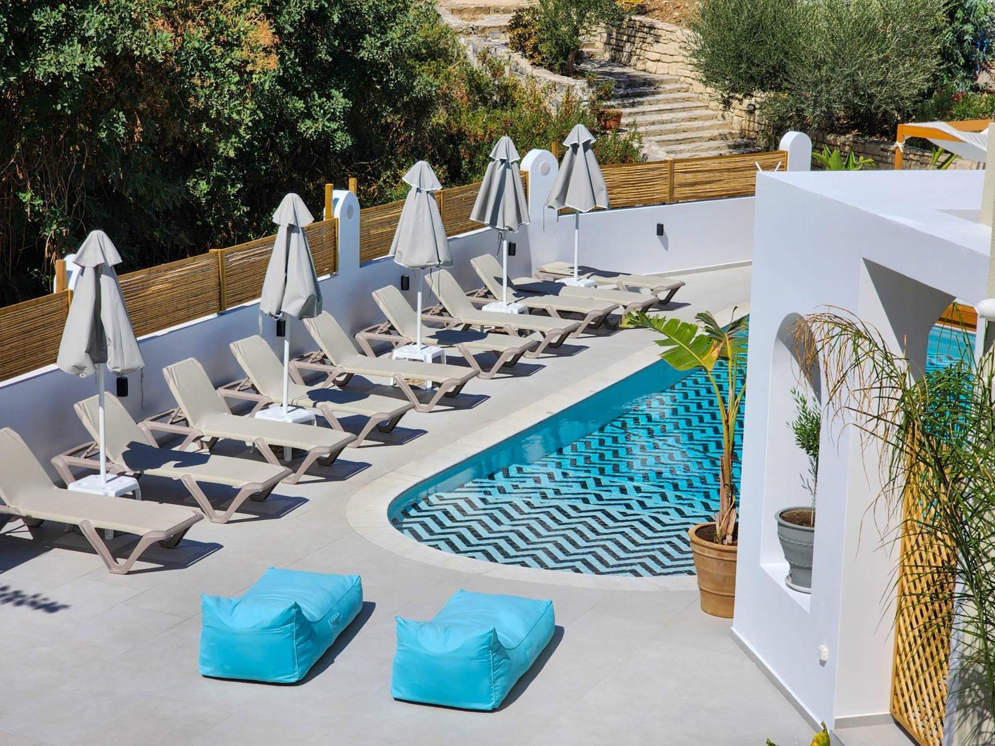 Zoe Hotel 3*
