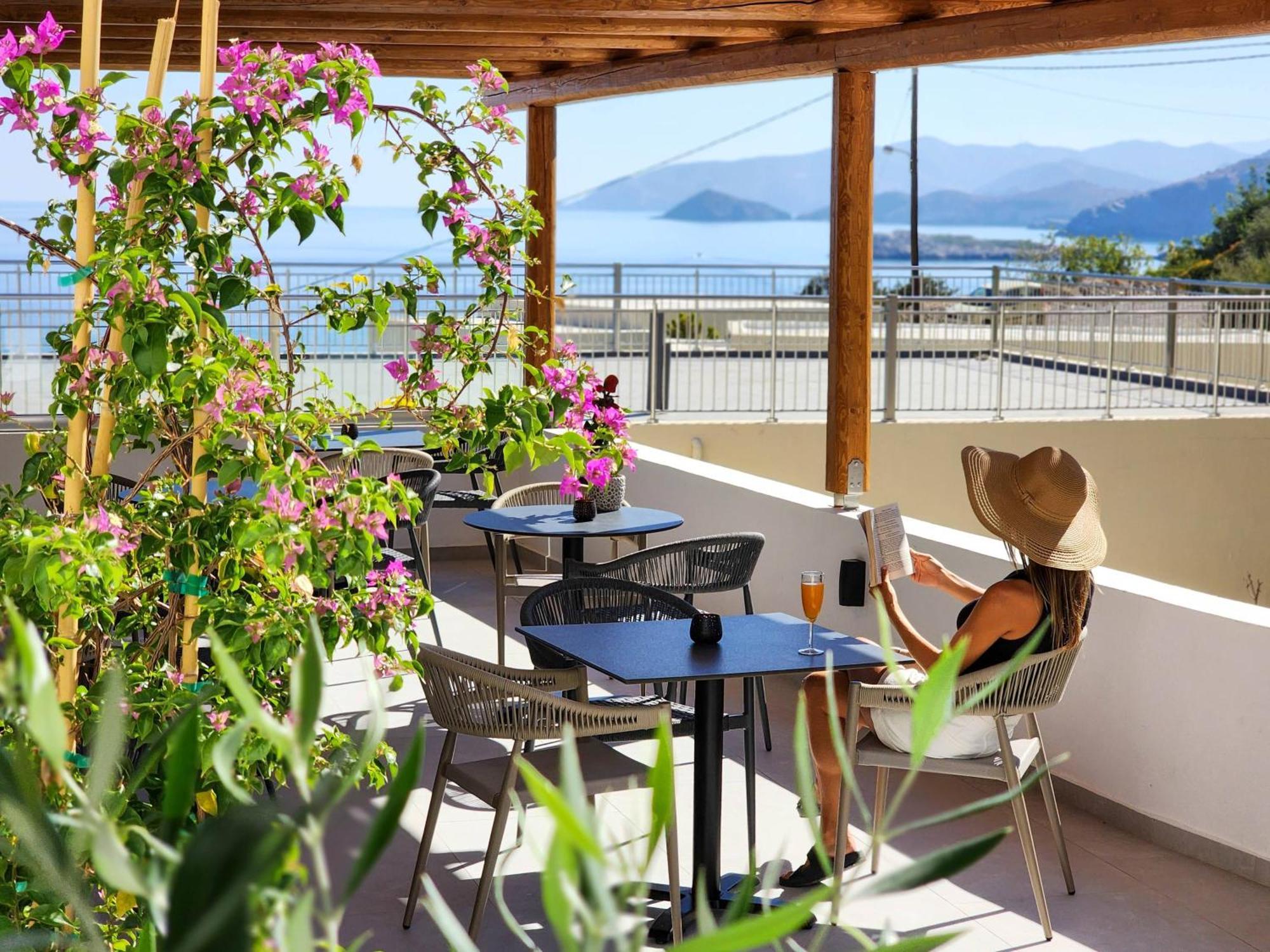 Zoe Boutique Hotel 3*