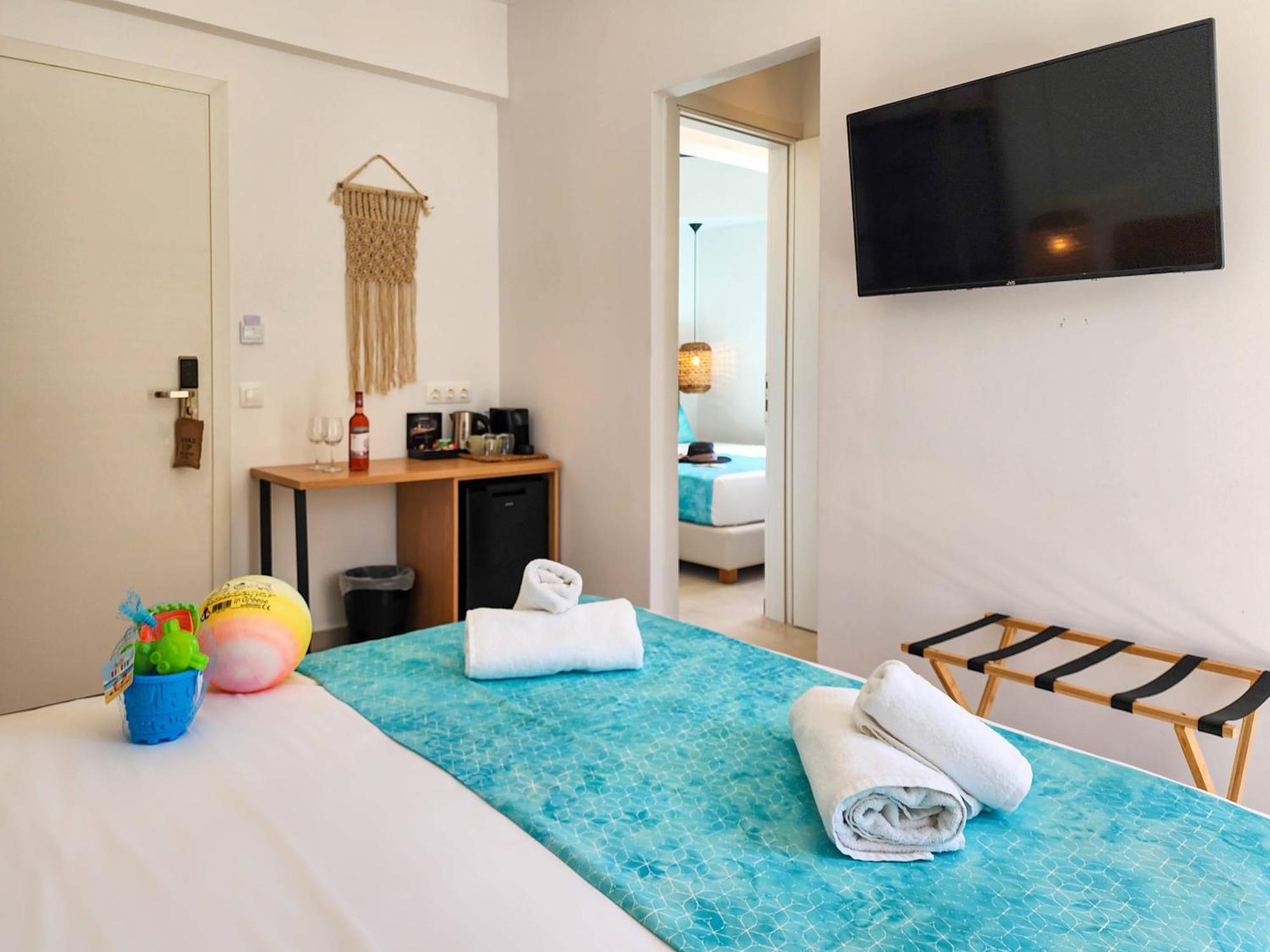 Zoe Hotel 3*